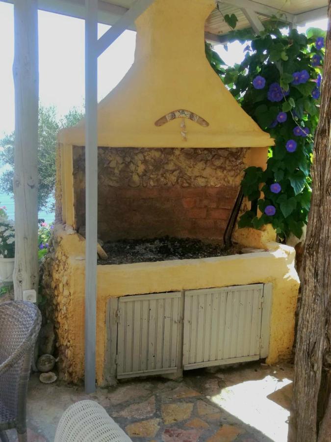 Kohyli Beachfront House Agia Pelagia Chlomou Exterior foto